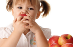 Các trang trí 3 món ăn siêu dễ thương từ táo cho bé tại nhà